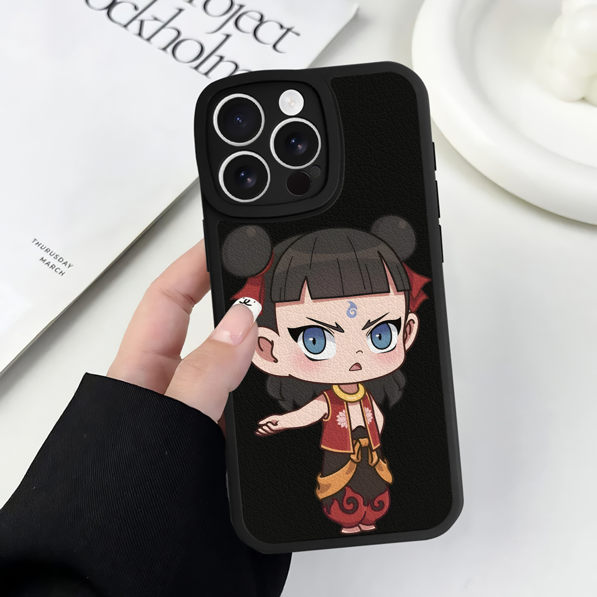 （画像用） Ne Zha 2 ナタ 魔童の大暴れ 【iPhone 16シリーズ対応】シリコンスマホケース（レザー調） 材質：シリコン
